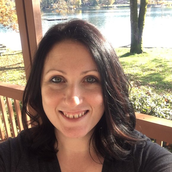 Meet your Posher, Karen - Picture 1 of 2